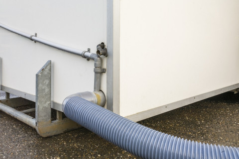 Aanvoer en afvoer Toiletcontainer